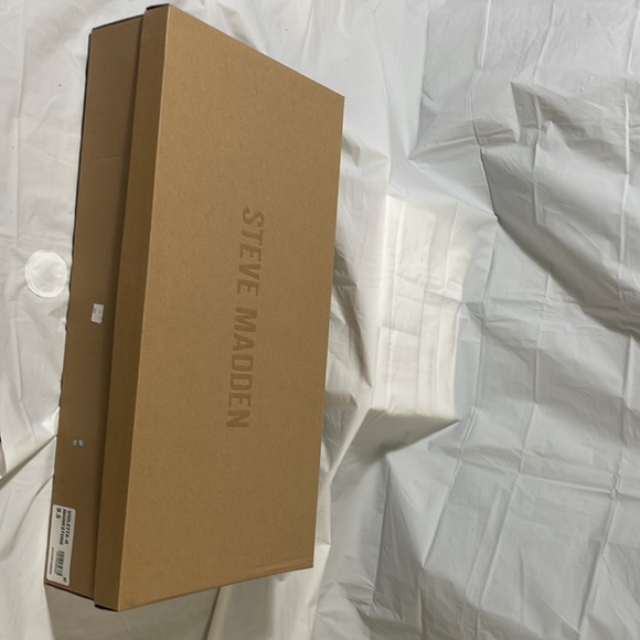 Steve Madden Violetta rhinestone women’s silver boots, new in box size 9.5 - Picture 13 of 13